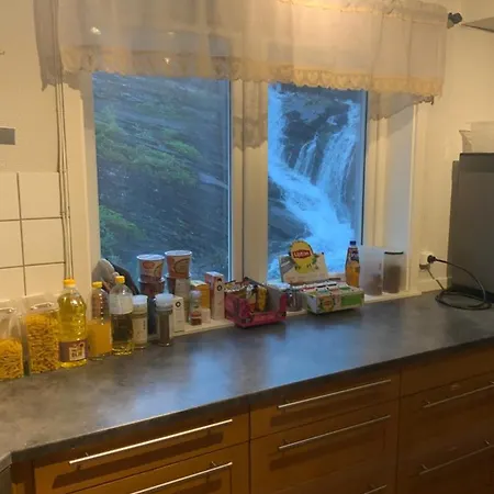 Ξενοδοχείο με διαμερίσματα Storfossen Gratangen